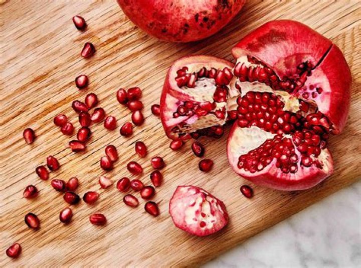 How do you store half a pomegranate?