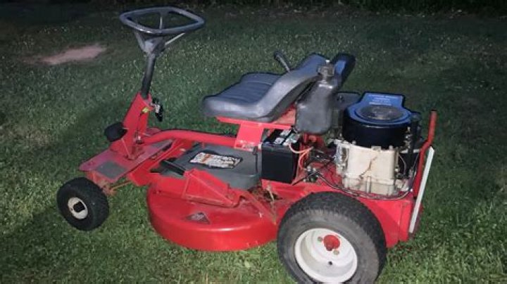 How do you turn on a Snapper lawn mower?