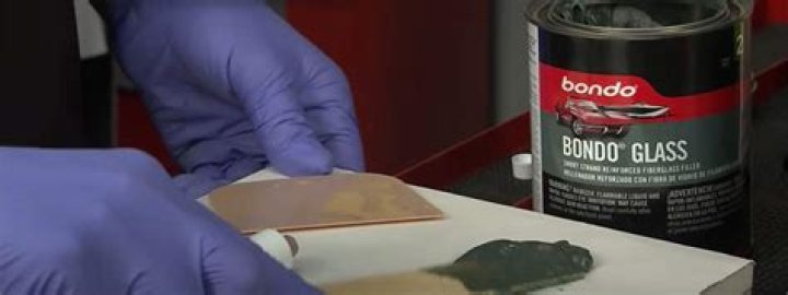 How do you use Bondo glazing putty?