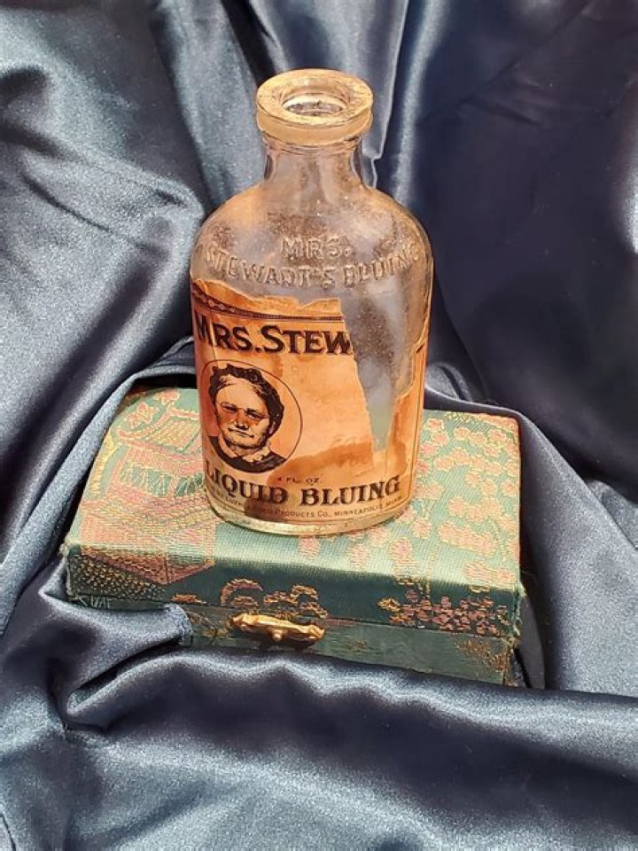 How do you use Mrs Stewarts bluing?