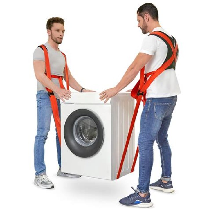 How do you use shoulder Dolly moving straps?