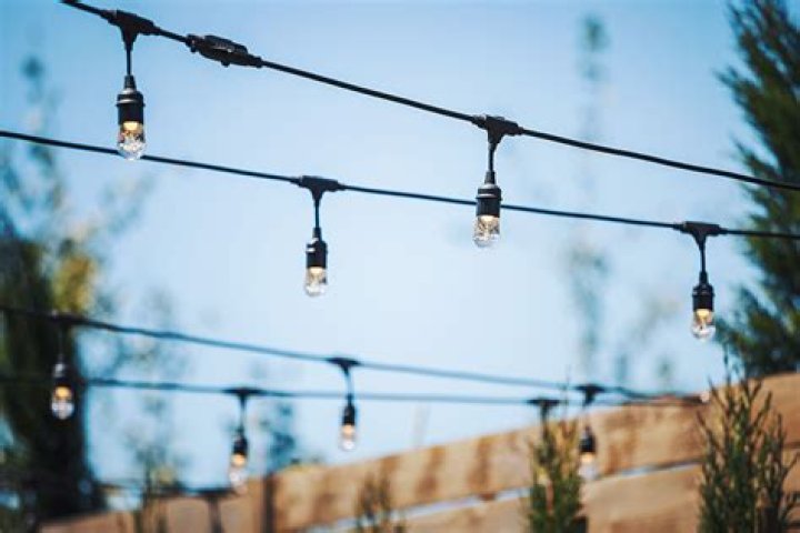 How do you zig zag string lights?