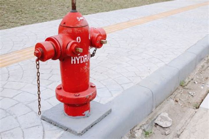 How far apart are fire hydrants?