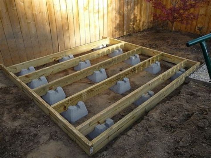 How far apart should concrete deck blocks be?