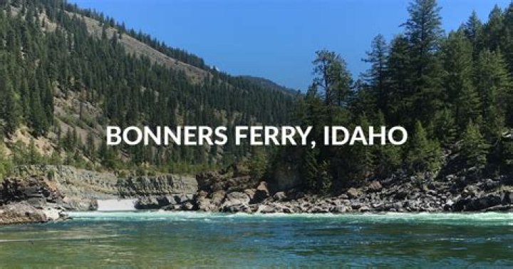 How far is Bonners Ferry from Canadian border?