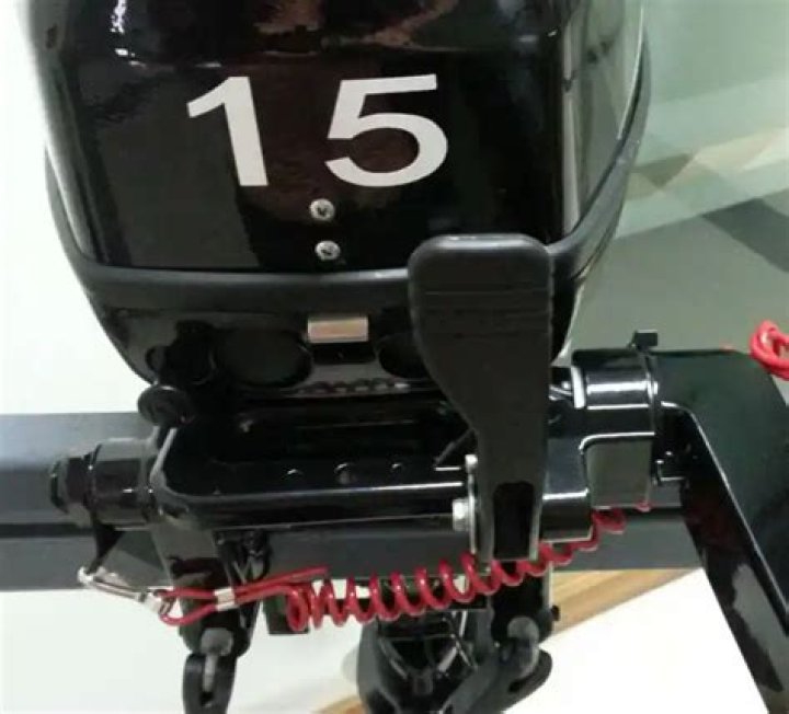 How fast does a 15hp boat motor go?