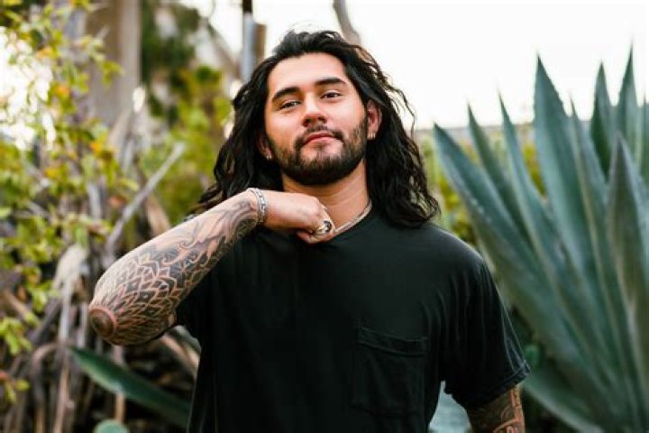 How is Kristian Gonzalez related to Vanessa Bryant?