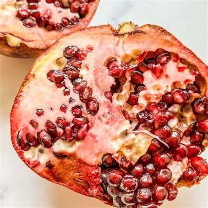 How long can I store pomegranates in fridge?
