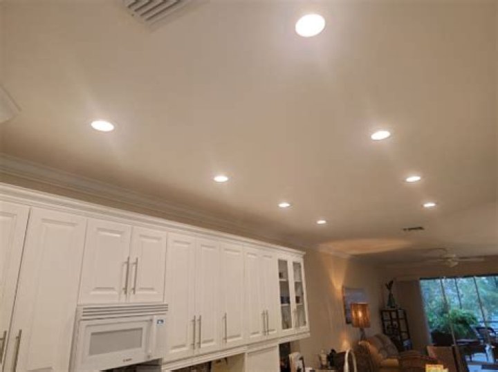 How many amps do recessed lights use?