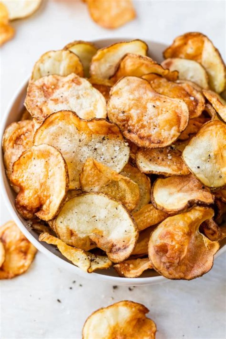 How many calories are in homemade fried potato chips?