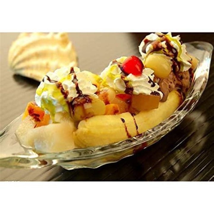 How many calories in a banana split from Dairy Queen?