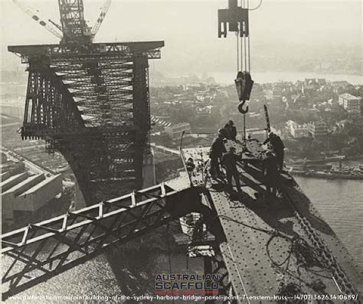How many people died building the San Francisco Bay Bridge?