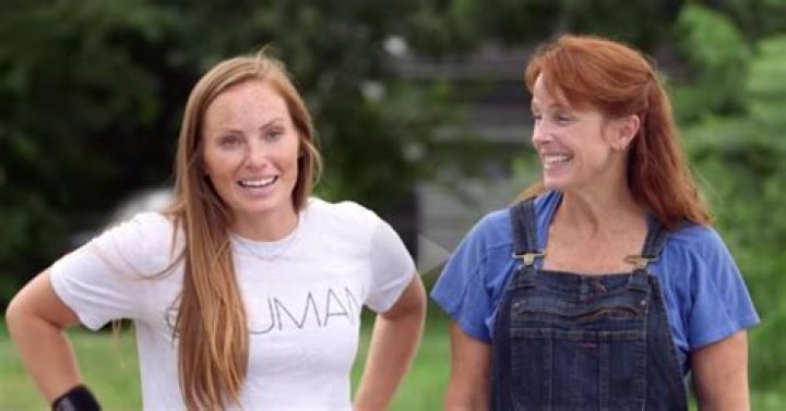 How many siblings does Mina from good bones have?