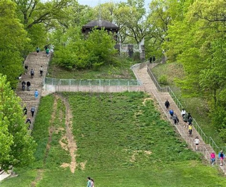 How many stairs is Swallow Cliff?