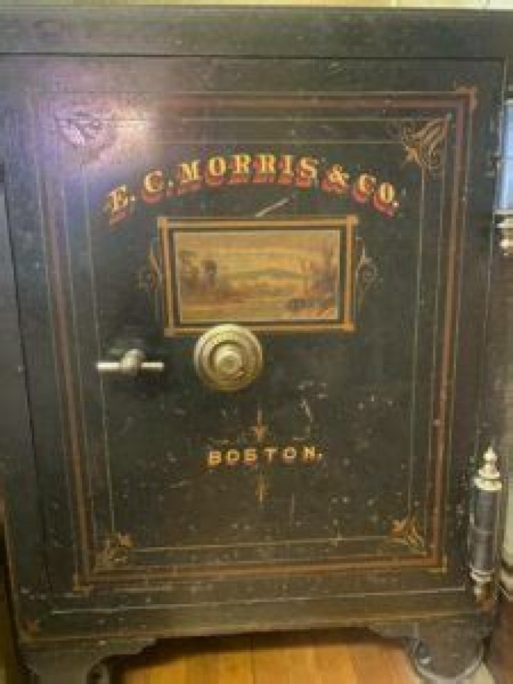 How much do old safes weigh?