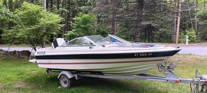 How much does a 1986 Bayliner Capri weight?