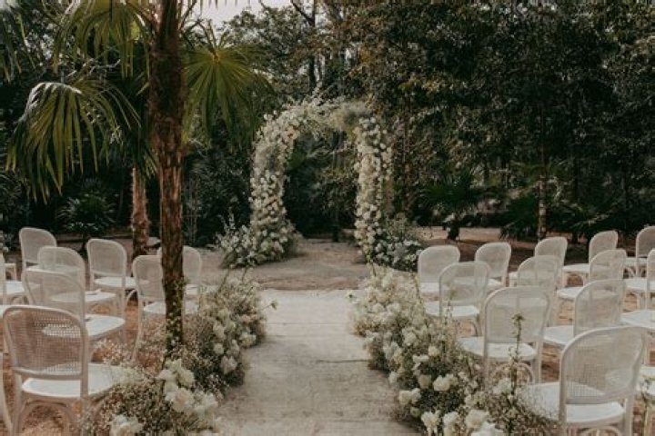 How much does a wedding in Tulum cost?