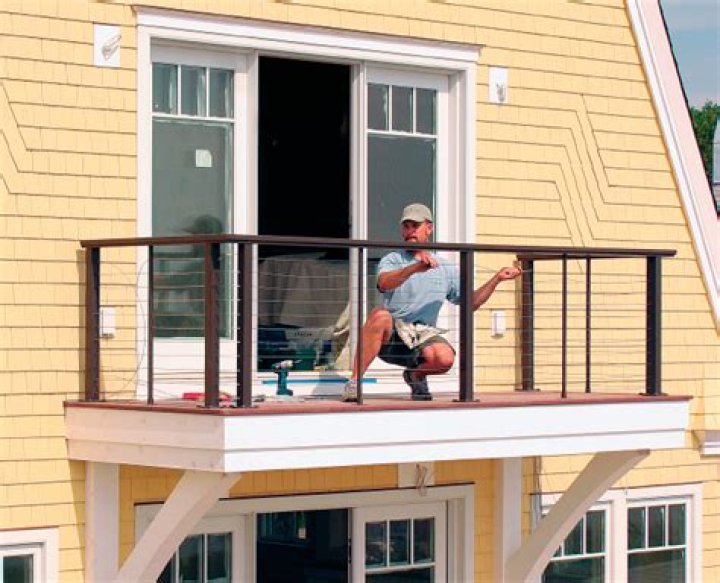 How much does it cost to build a balcony deck?