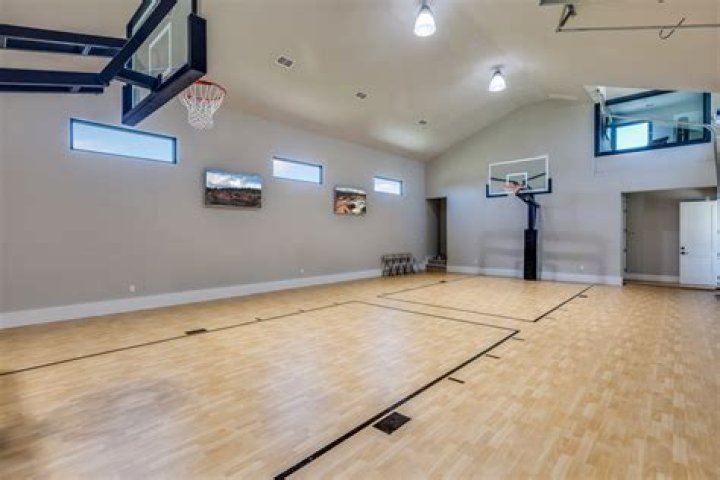 How much does it cost to build a basketball court at home?