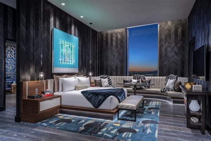 How much is the Hardwood Suite at the Palms?