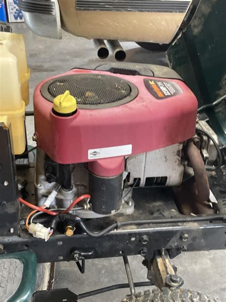 How much oil does a Briggs and Stratton 17.5 hp hold?