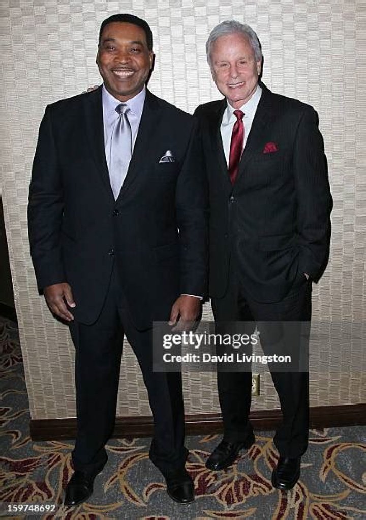 How old is Tony McEwing? All about the Fox 11 anchor as he retires after 43-year career