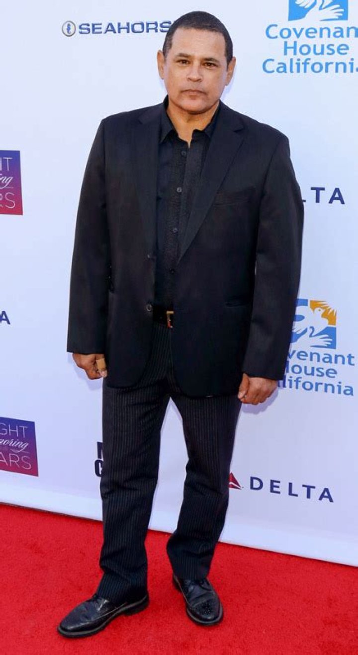 How tall is Raymond Cruz?