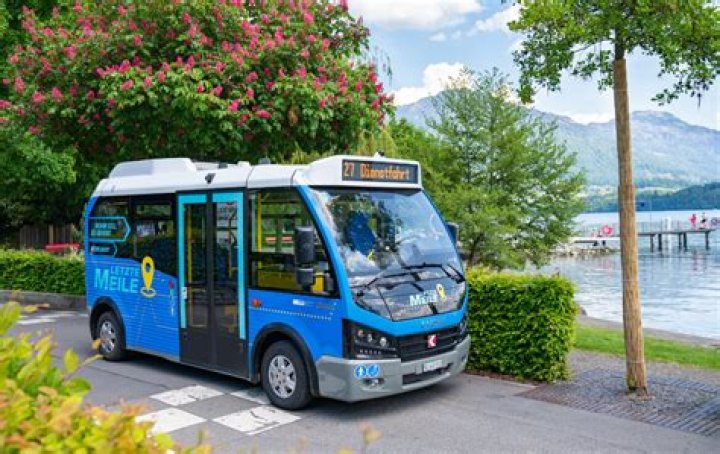 How wide is a shuttle bus?