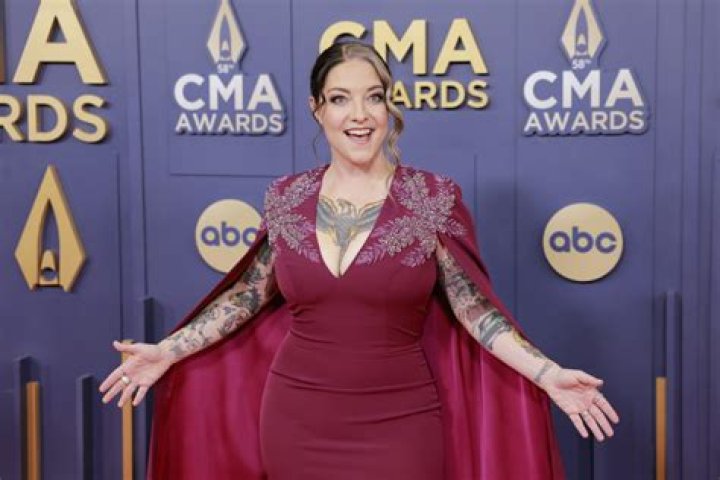 Is Ashley McBryde related to Martina aMcBride?