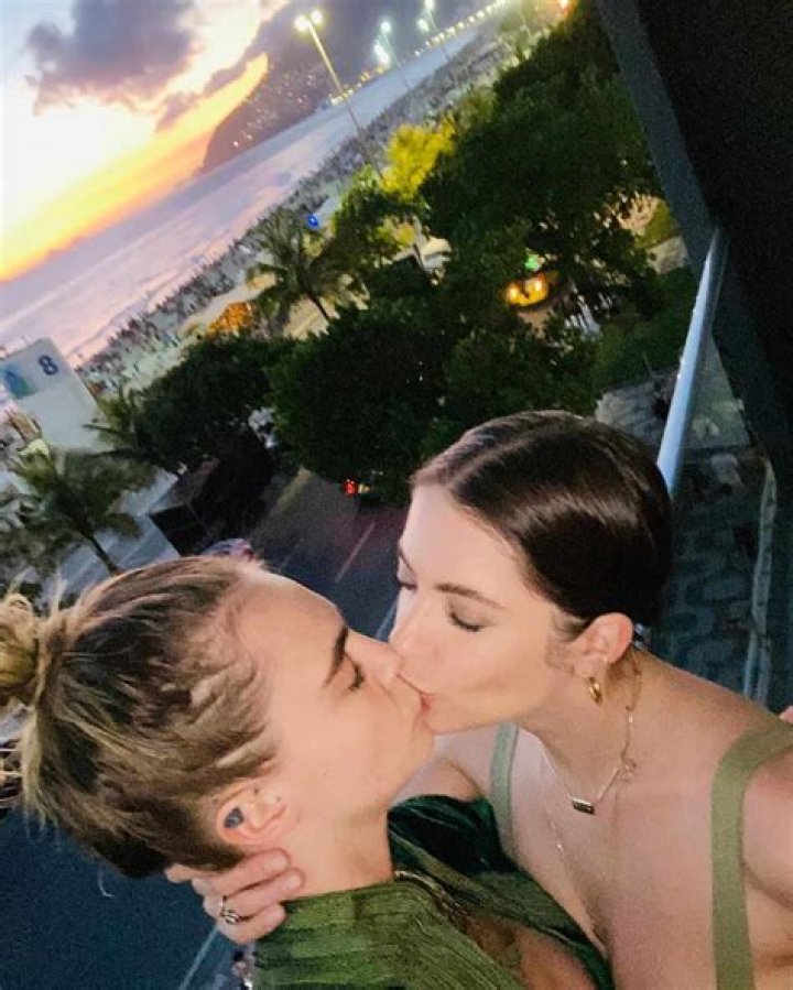 Is Cara Delevingne a lesbian?