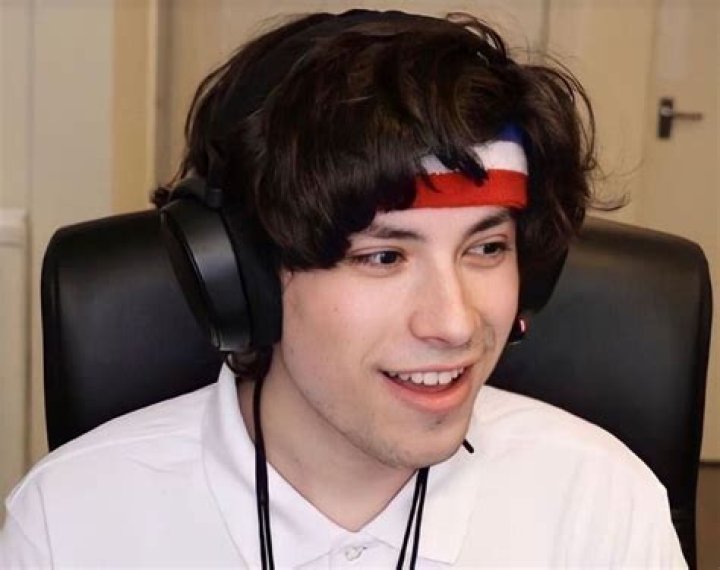 Is GeorgeNotFound gay?