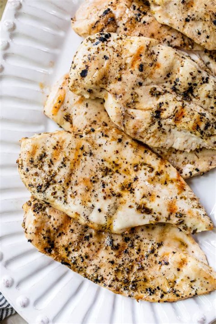 Is grilled chicken high in carbs?