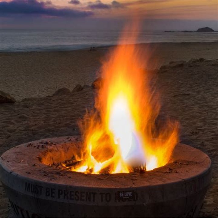 Is it illegal to have a bonfire on the beach in Florida?
