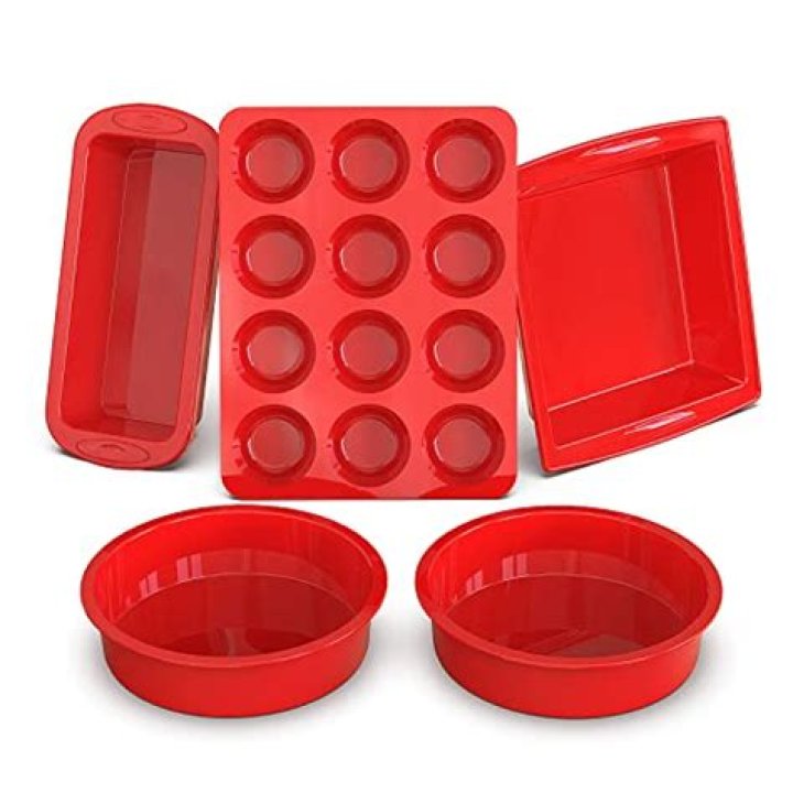Is it necessary to grease silicone bakeware?