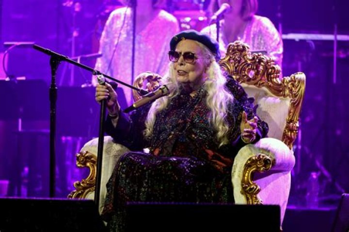 Is Joni Mitchell a lesbian?