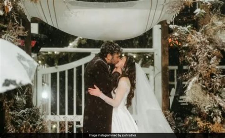 Is Josh Radnor Married to Wife? Or Dating a Girlfriend? Past Relationships.