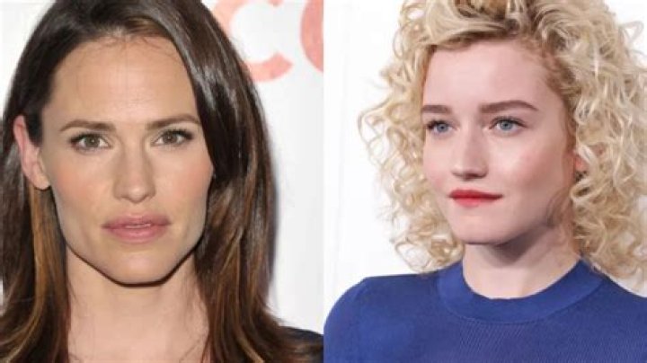 Is Julia Garner related to Jennifer Garner?