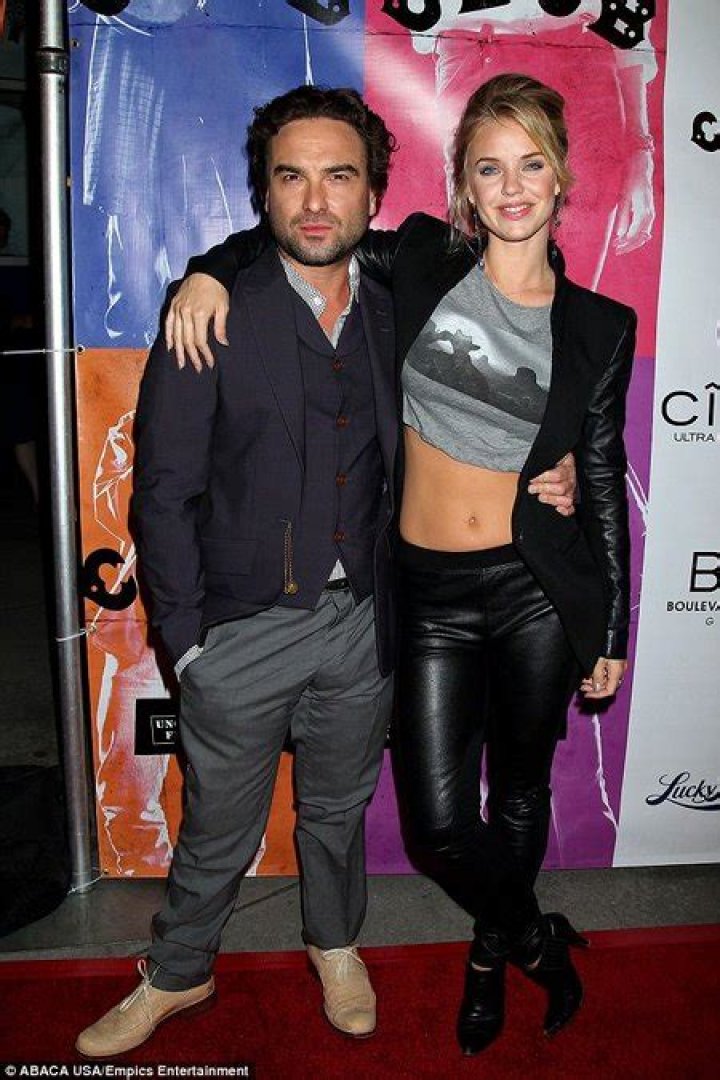 Is Kelli Garner married? Measurements, Boyfriend