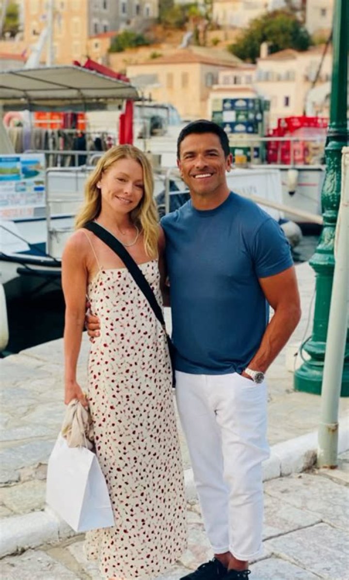 Is Kelly Ripa Pregnant? Know Kelly Ripa Pregnancy, Net worth, Age, Biography, And Height