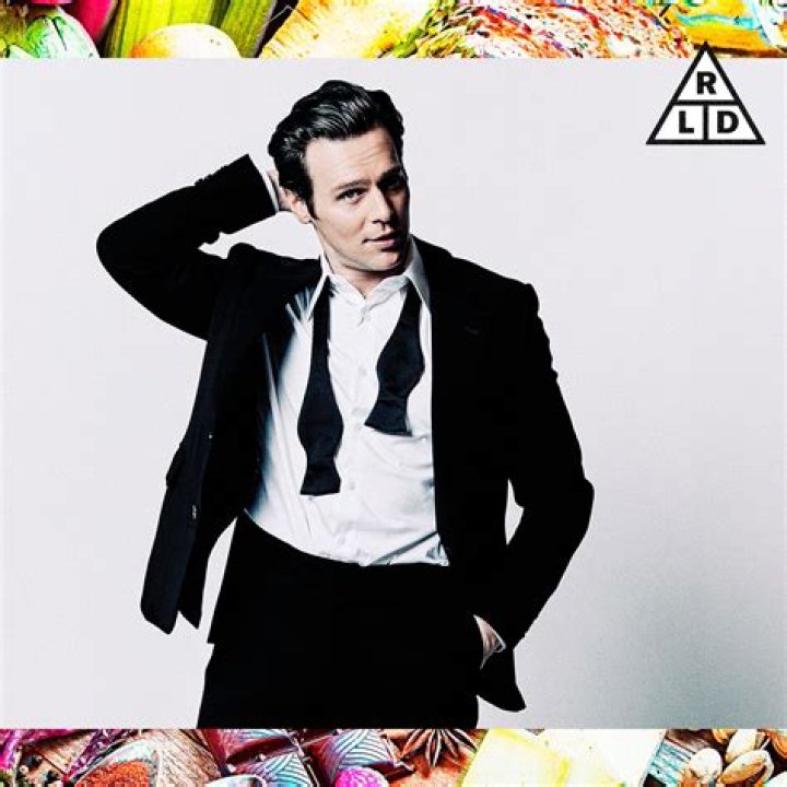 Is Lea Michele married to Jonathan Groff?