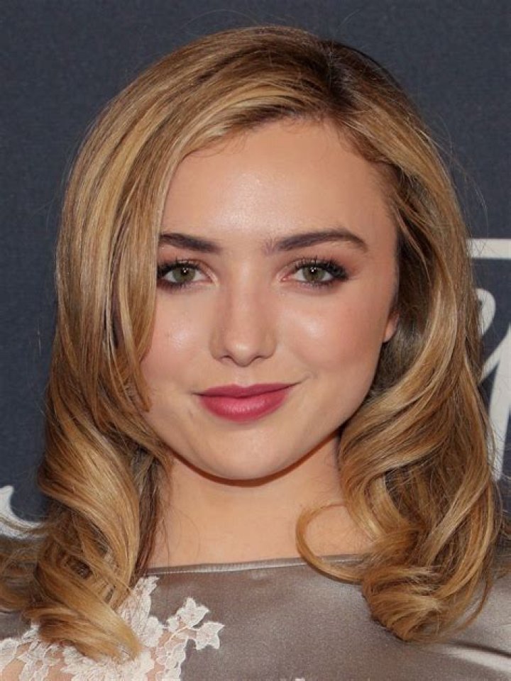 Is Peyton List lesbian?