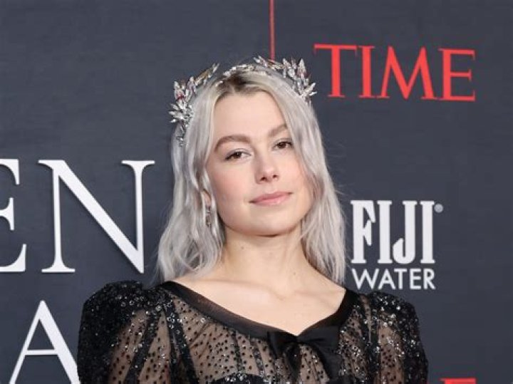 Is Phoebe Bridgers a lesbian?
