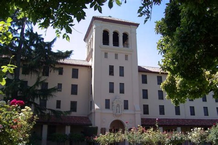 Is Santa Clara University on the quarter system?