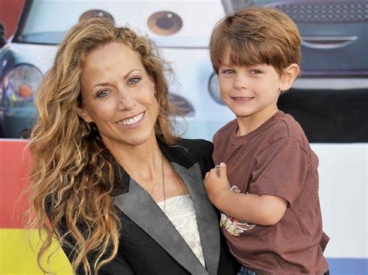 Is Sheryl Crow Lesbian? Age, Height, Net Worth