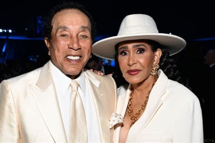 Is Smokey Robinson Still Alive 2022? Know Smokey Robinson Wife, Age And Net Worth