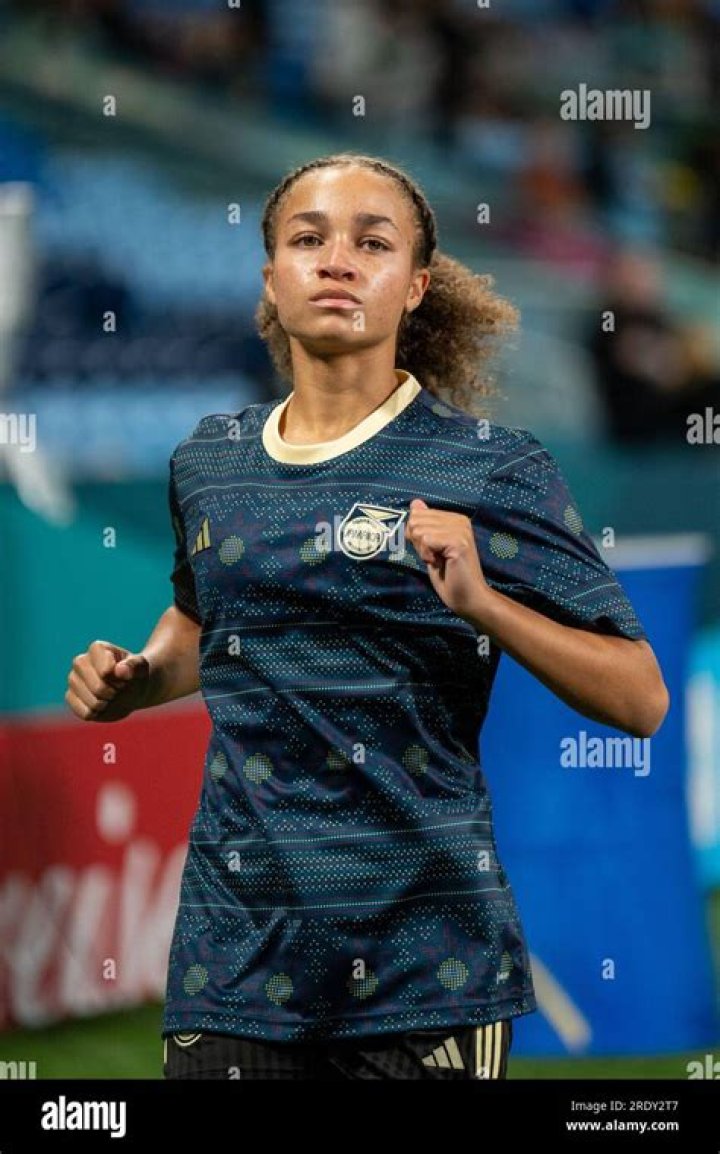 Is Solai Washington gay or lesbian? Solai Washington husband/boyfriend details