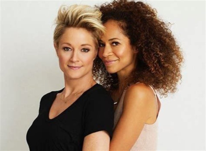 Is Teri Polo Married or Dating? Her Wiki, Age, Spouse, Kids, Net worth and IMDb