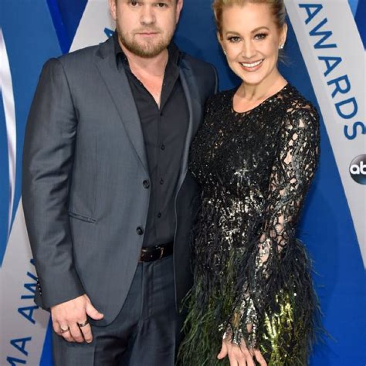 Joe Alwyn Net Worth, Age, Girlfriend, Family, Biography & More