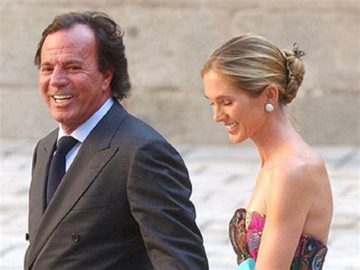 Julio Iglesias is Married to Wife: Miranda Rijnsburger. 8 kids.