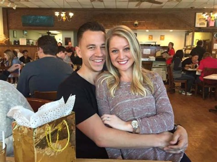 Justin Flom is Married to Wife: Jocelynn Flom. Kids: Haven, Holiday